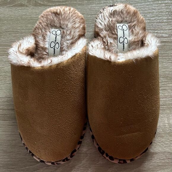 NWOT … JESSICA SIMPSON “Size: S - (6-7)” Slip On Slippers - Picture 2 of 5